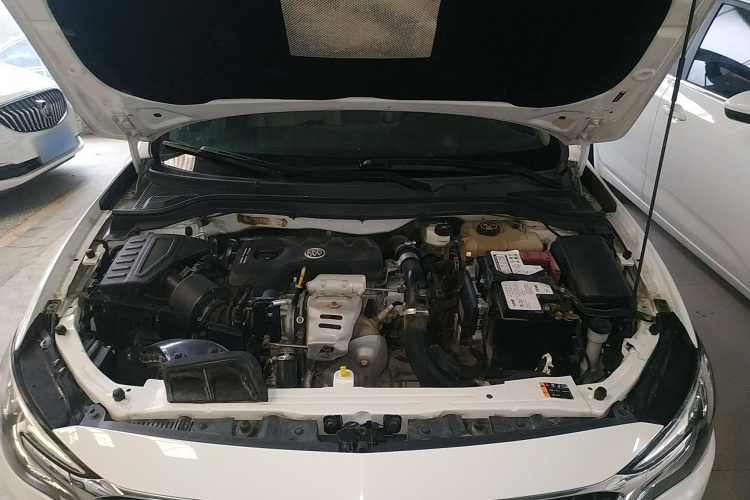 别克 阅朗 2019款 15T 双离合互联精英型 国V机舱底盘24