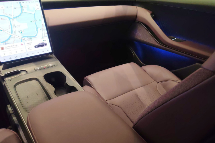 蔚来ET5 2022款 75kWh中控内饰7004