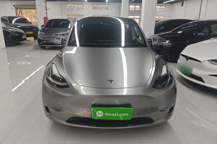 特斯拉 Model Y 2022款 长续航全轮驱动版车身外观2