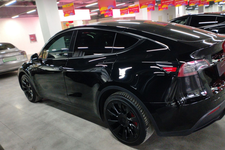 特斯拉 Model Y 2021款 标准续航后驱版车身外观4