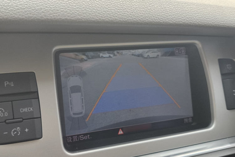 奥迪Q7 2012款 3.0 TDI 领先型局部细节9001