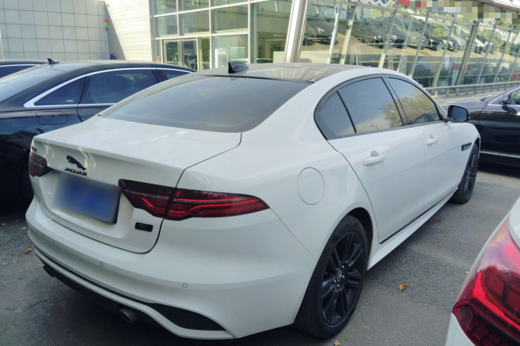 捷豹XEL 2025款 2.0T 250PS R-DYNAMIC 90周年典藏版车身外观7