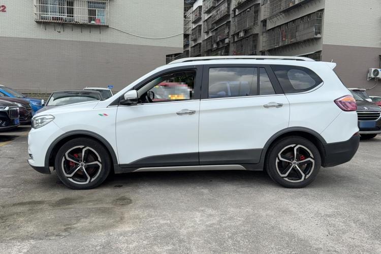 SWM斯威汽车 SWM斯威X7 2016款 1.5T 手动豪华型 7座车身外观4