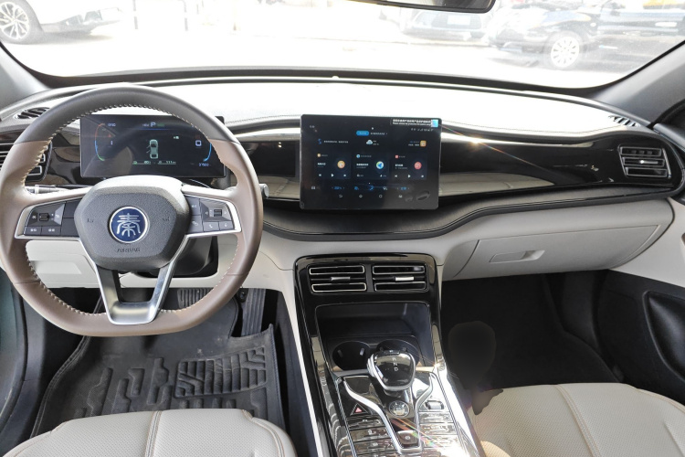 比亚迪 秦PLUS 2024款 荣耀版 DM-i 55KM领先型中控内饰7002