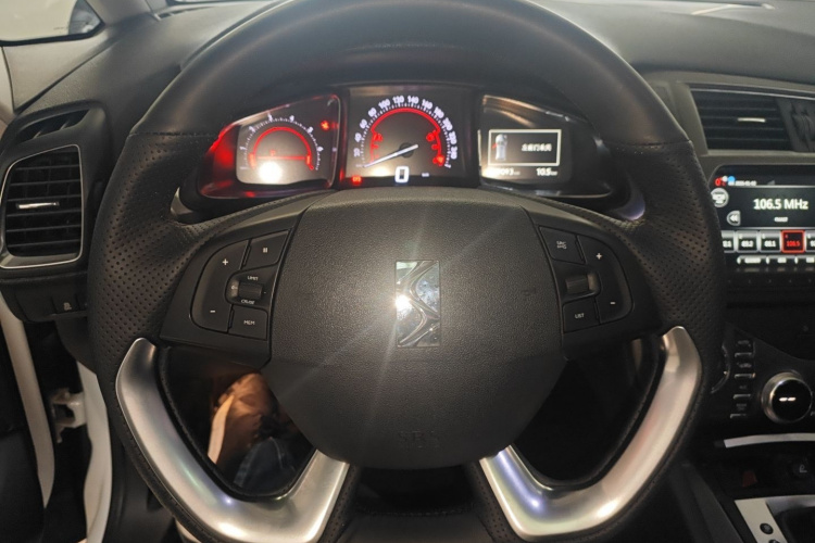 DS 5 2015款 1.6T 豪华版THP160中控内饰13