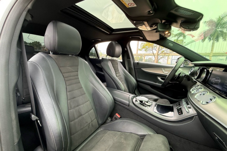 奔驰E级 2017款 E 200 运动型中控内饰7009