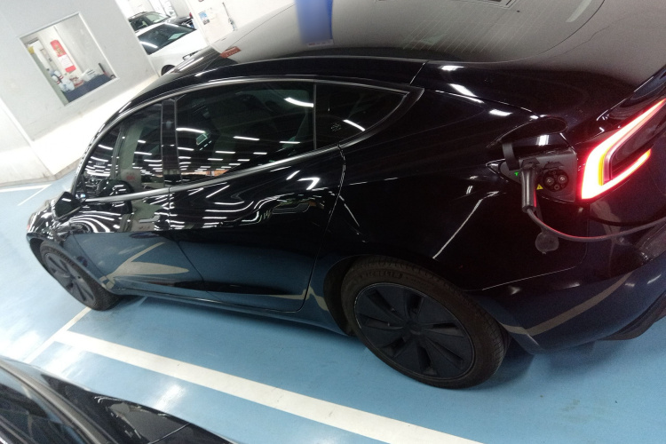 特斯拉 Model 3 2023款 后轮驱动版车身外观6003