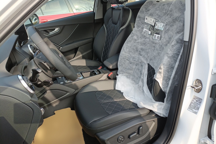 奥迪Q2L 2025款 35TFSI 时尚动感型中控内饰19