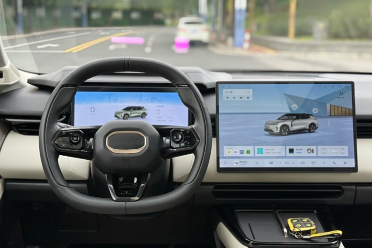 领克08 EM-P 2023款 220km 四驱性能Halo中控内饰7003