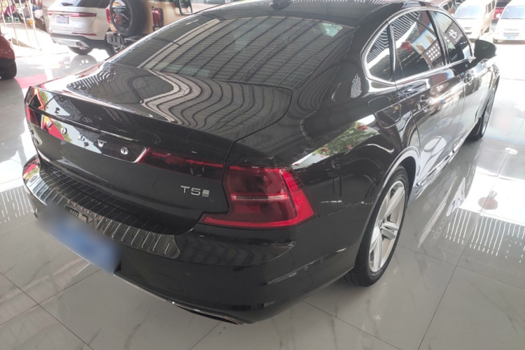 沃尔沃S90 2019款 T5 智远版车身外观7