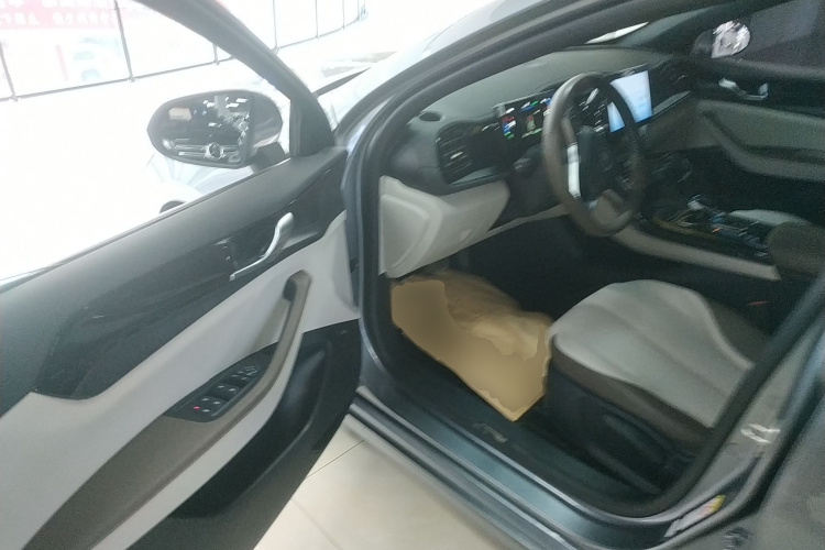 比亚迪 秦PLUS 2024款 荣耀版 DM-i 55KM领先型中控内饰7003