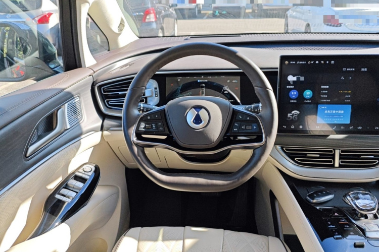 腾势D9 2024款 EV 600 四驱旗舰型中控内饰13