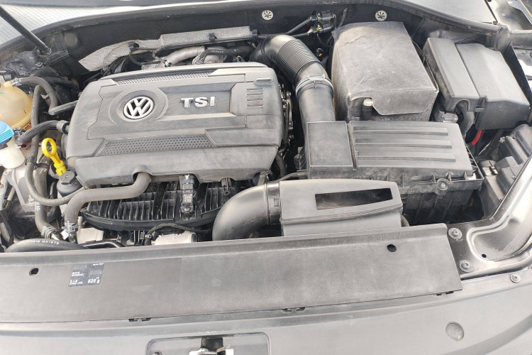 大众 帕萨特 2017款 330TSI DSG御尊版中控内饰7004