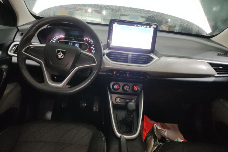 宝骏510 2019款 1.5L 手动劲享型77kW 国VI中控内饰12