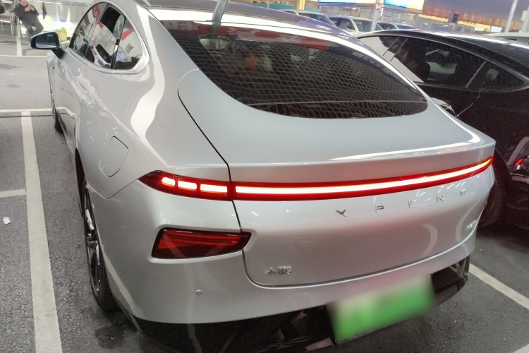 小鹏P7 2022款 670N+车身外观6004