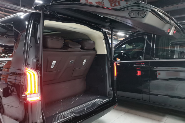 奔驰V级 2024款 V 300 L 长轴距豪华版局部细节23