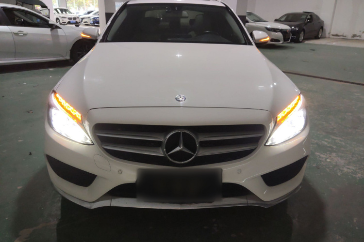 奔驰C级 2017款 C 180 L 运动版车身外观2