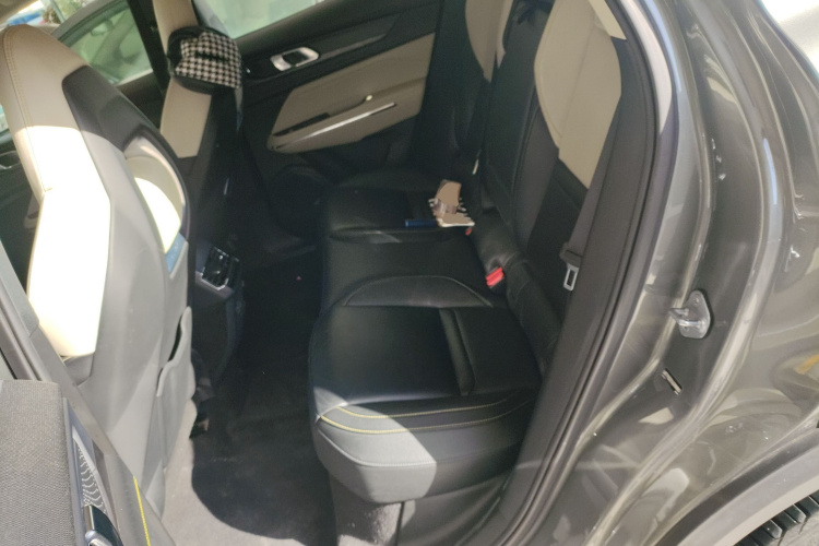 领克05 2020款 2.0TD 两驱耀Plus中控内饰7004