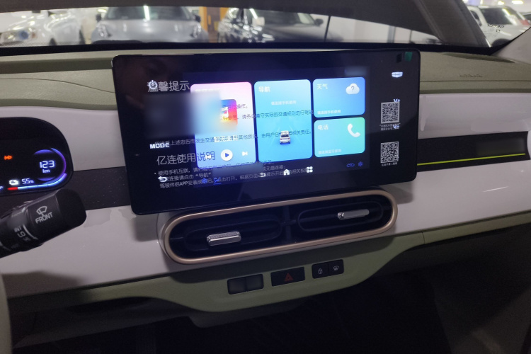 吉利银河 2025款 210km 熊猫骑士中控内饰7002