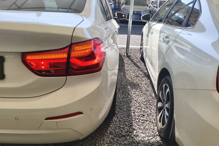 宝马1系 2019款 118i 时尚型车身外观9