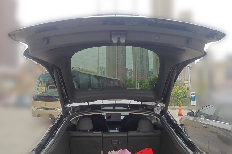 特斯拉 Model Y 2022款 改款 长续航全轮驱动版中控内饰23