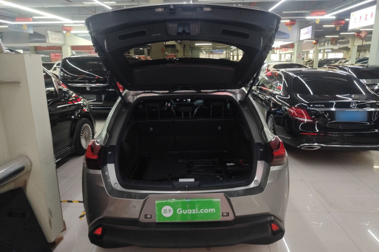 雷克萨斯UX 2020款 260h 探·酷版机舱底盘23