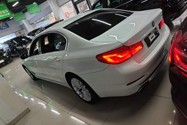 宝马5系 2020款 525Li 豪华套装车身外观4