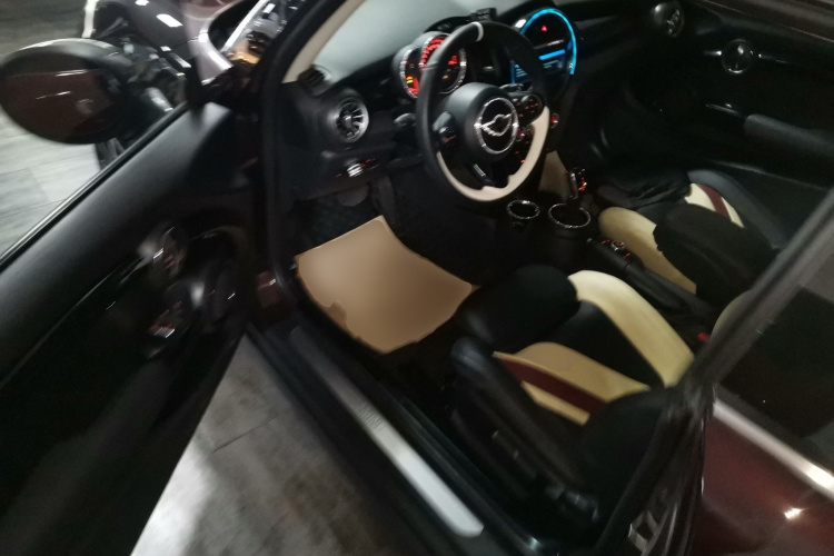 MINI 2019款 1.5T COOPER 经典派中控内饰7003