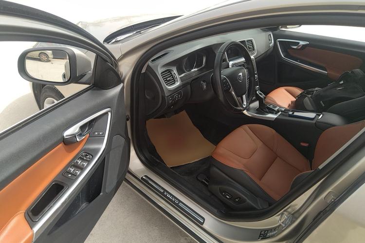 沃尔沃S60 2016款 S60L T5 智驭版中控内饰20