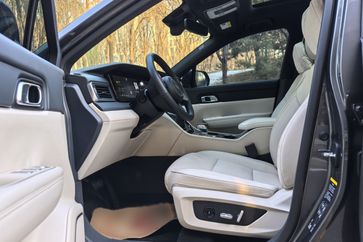 理想汽车 理想ONE 2021款 增程6座版中控内饰7003