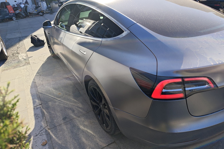 特斯拉 Model 3 2020款 改款 长续航后轮驱动版车身外观4