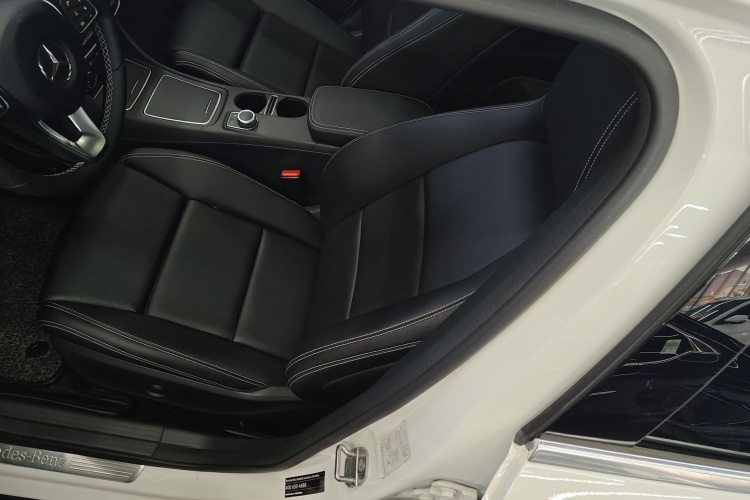 奔驰GLA 2018款 GLA 200 时尚型局部细节19