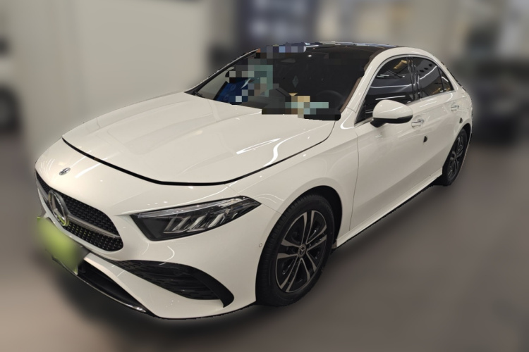 奔驰A级 2023款 A 200 L 动感型车身外观1