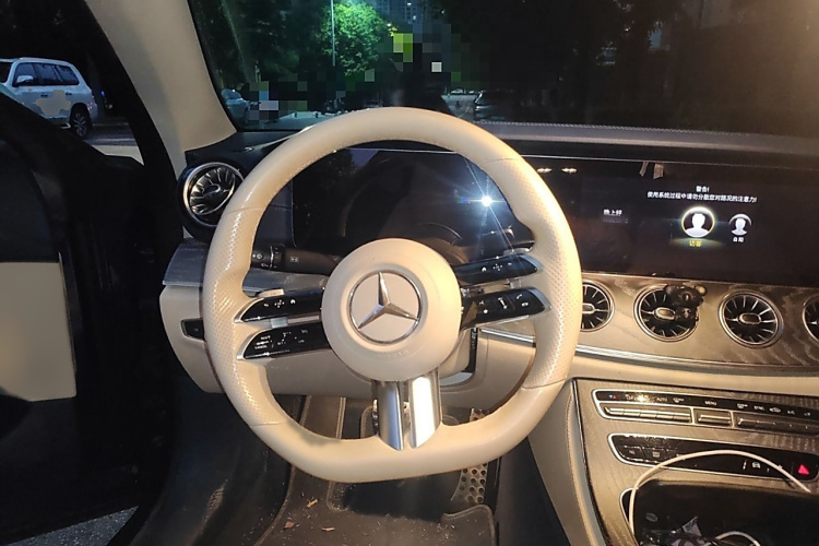 奔驰E级(进口) 2021款 E 260 轿跑车局部细节13