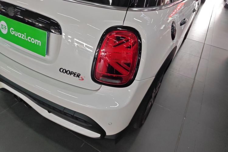 MINI 2023款 改款 2.0T COOPER S 艺术家 五门版车身外观6006