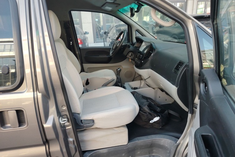 东风风行 菱智 2018款 M3 1.5L 5座基本型局部细节41