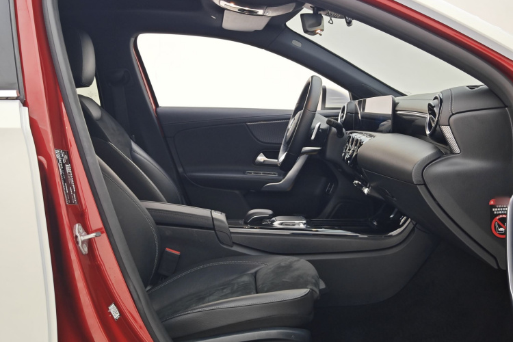 奔驰A级 2019款 A 200 L 运动轿车中控内饰7004