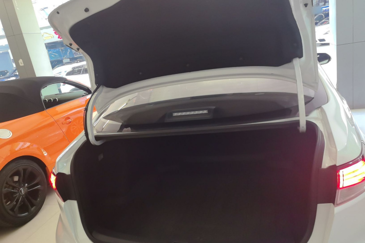 丰田 雷凌 2021款 双擎 1.8H E-CVT运动版局部细节23