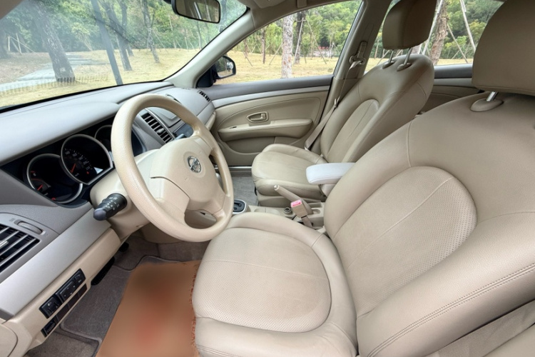 日产 轩逸 2012款 经典 1.6XE 自动舒适版中控内饰7001