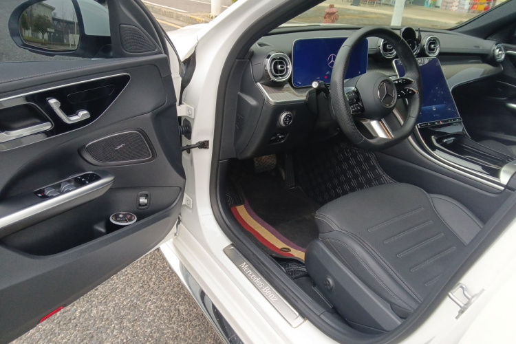 奔驰C级 2024款 C 260 L 运动版中控内饰20