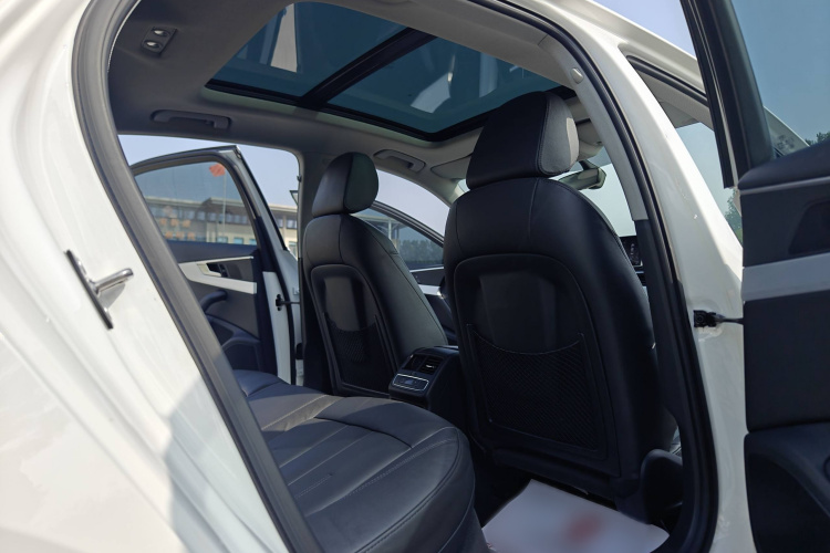 奥迪A4L 2019款 40 TFSI 时尚型 国VI中控内饰7014