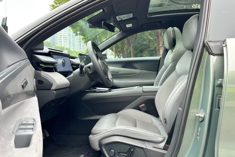 领克08 EM-P 2023款 220km 四驱性能Halo中控内饰7003