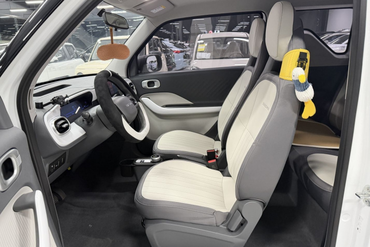 吉利银河 2025款 210km 熊猫卡丁中控内饰7003