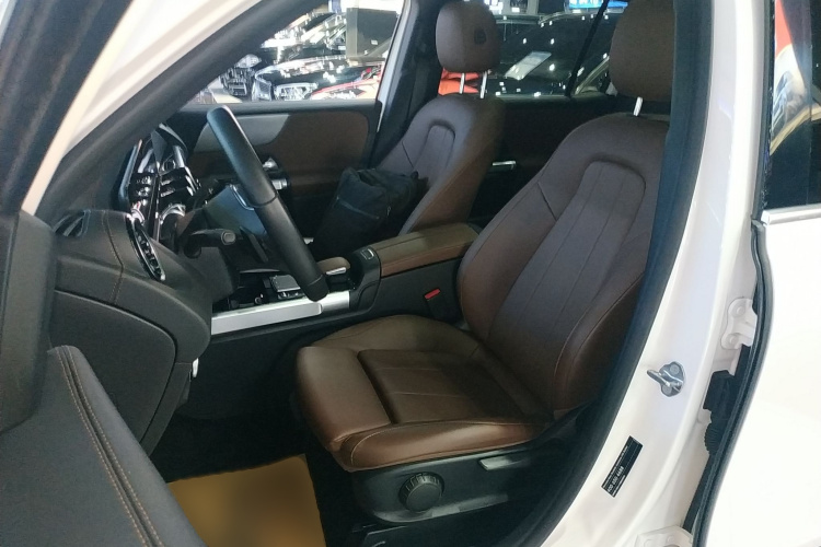 奔驰GLB 2022款 改款二 GLB 200 时尚型局部细节19