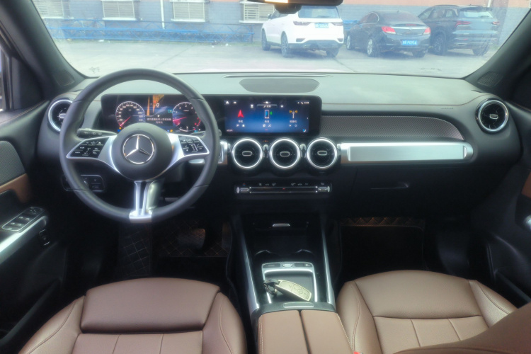 奔驰GLB 2024款 改款 GLB 200 动感型中控内饰12