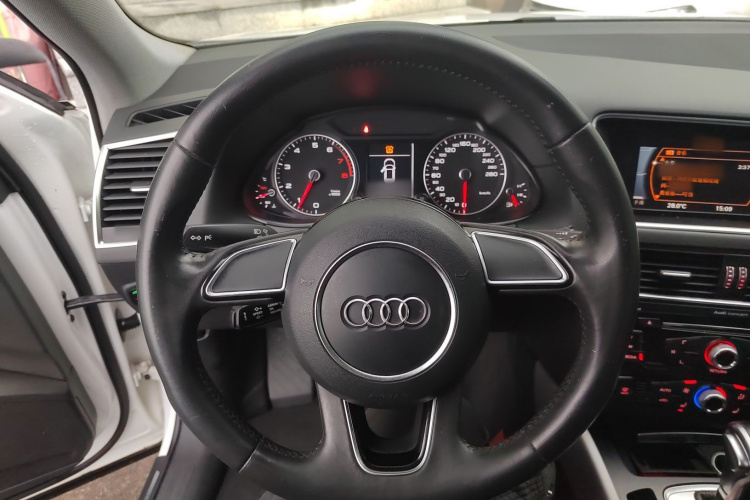 奥迪Q5 2017款 40 TFSI 进取型中控内饰13