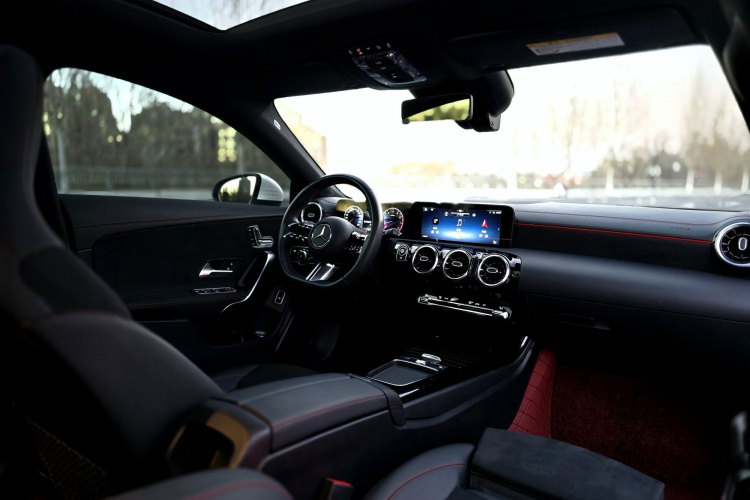 奔驰CLA 2024款 CLA 200中控内饰7001