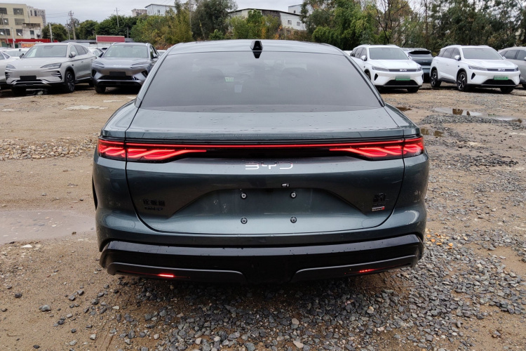 比亚迪 汉L 2025款 DM-p 四驱激光雷达旗舰型车身外观6