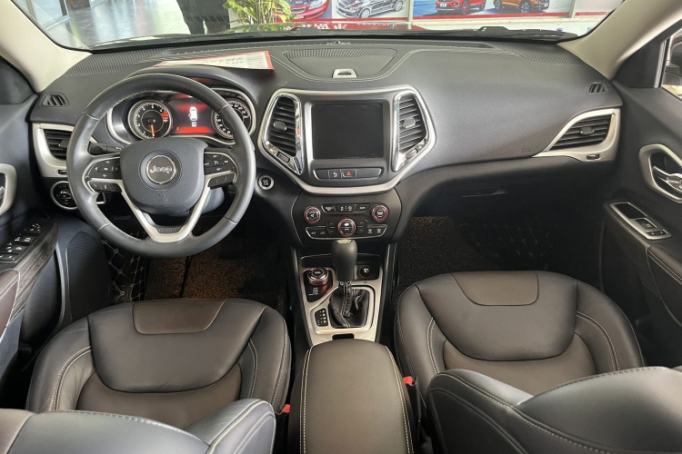 Jeep 自由光 2016款 2.4L 专业智能版中控内饰7002