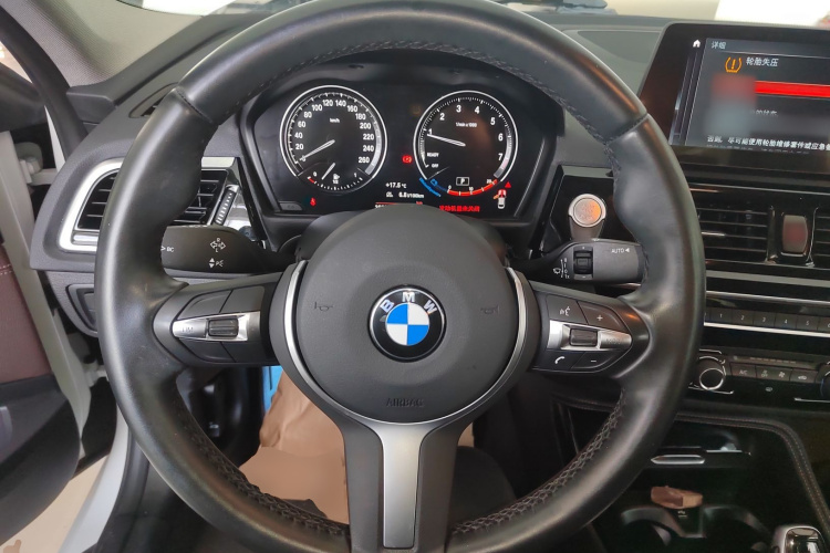 宝马1系 2021款 改款 120i M运动曜夜版中控内饰13